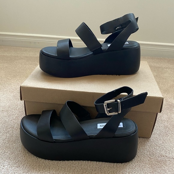 Brand New Black Steve Madden Platform Sandals - Picture 2 of 8